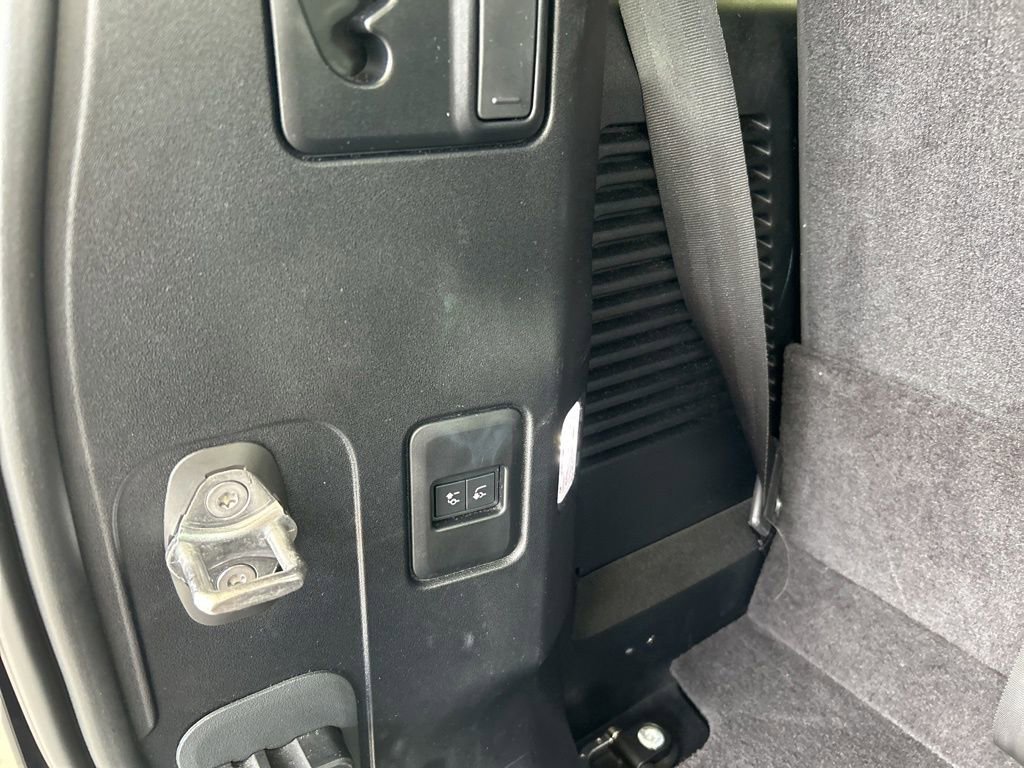 Used 2024 Land Rover Defender 130 X-Dynamic SE image 34