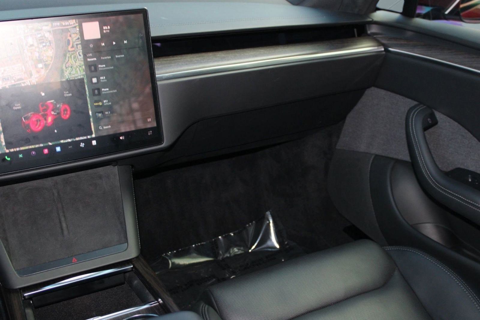 Used 2022 Tesla Model S AWD image 27