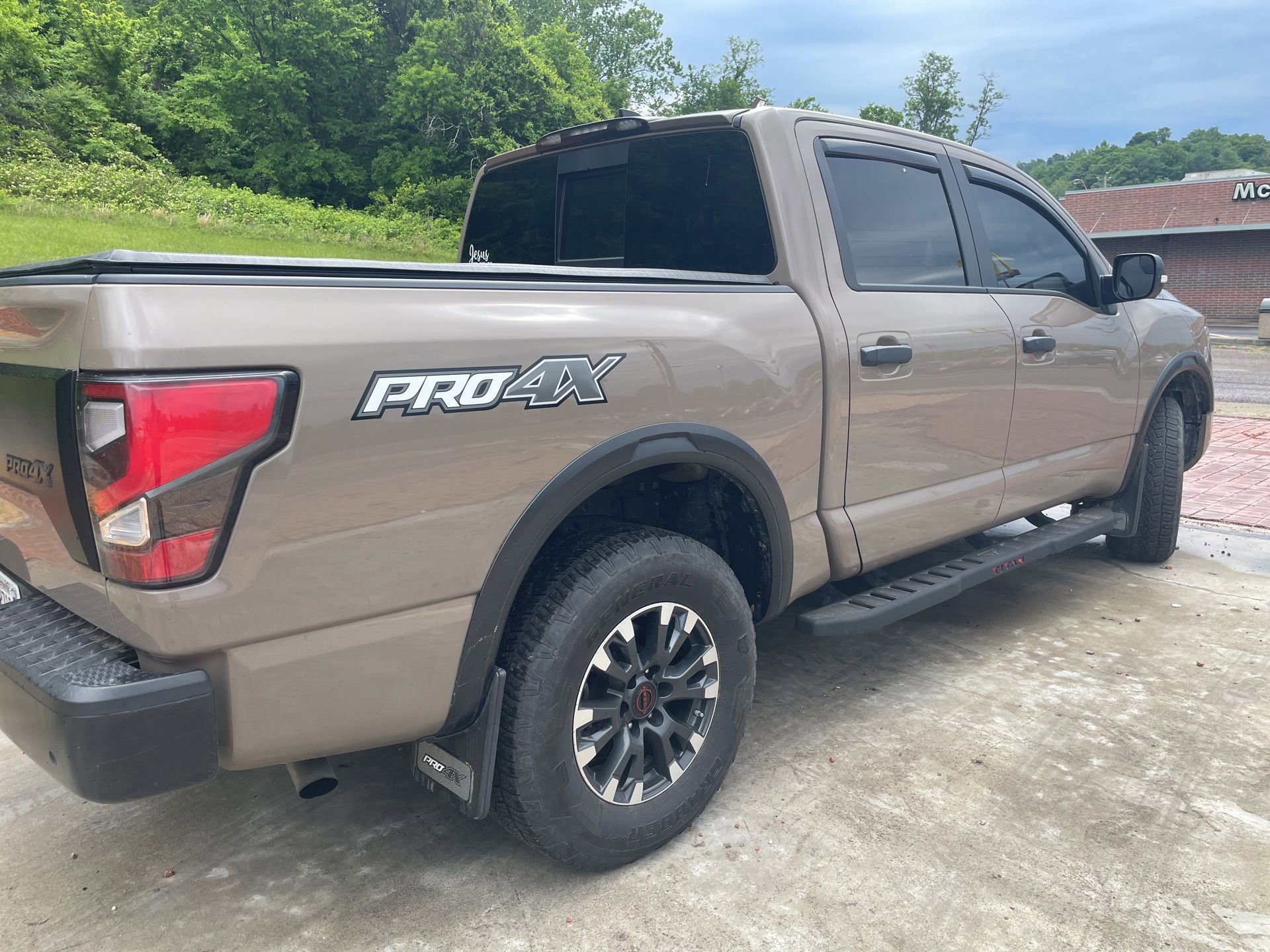 Used 2024 Nissan Titan PRO-4X w/ Pro-4x Convenience Package AWD/4WD image 5