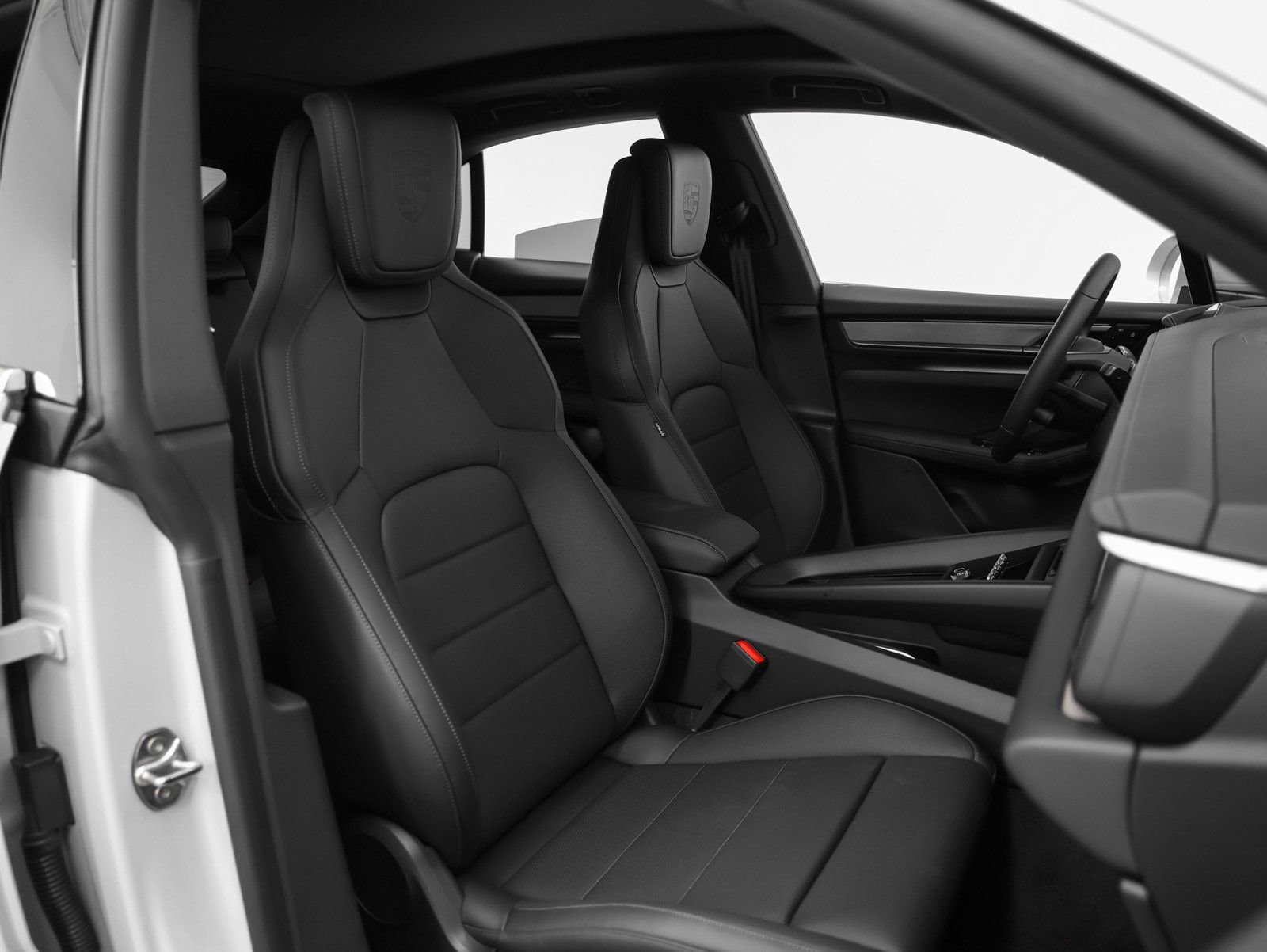 Certified 2025 Porsche Macan 4S Electric AWD/4WD image 23