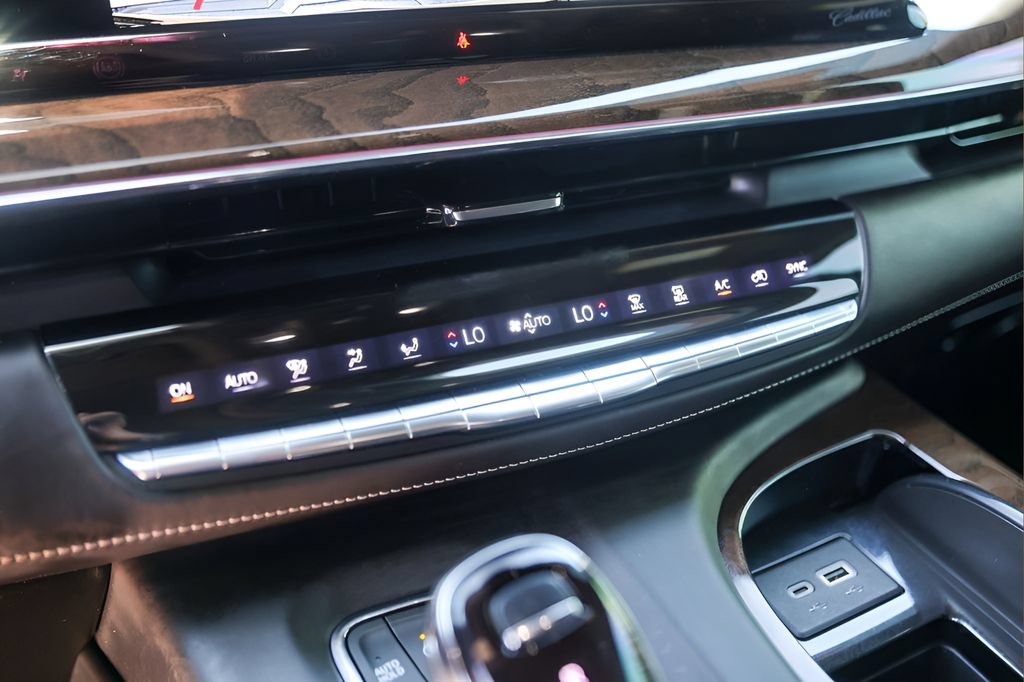 Certified 2023 Cadillac Escalade Premium Luxury Platinum AWD/4WD image 18