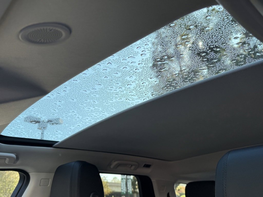 Used 2025 Land Rover Discovery Sport S image 18