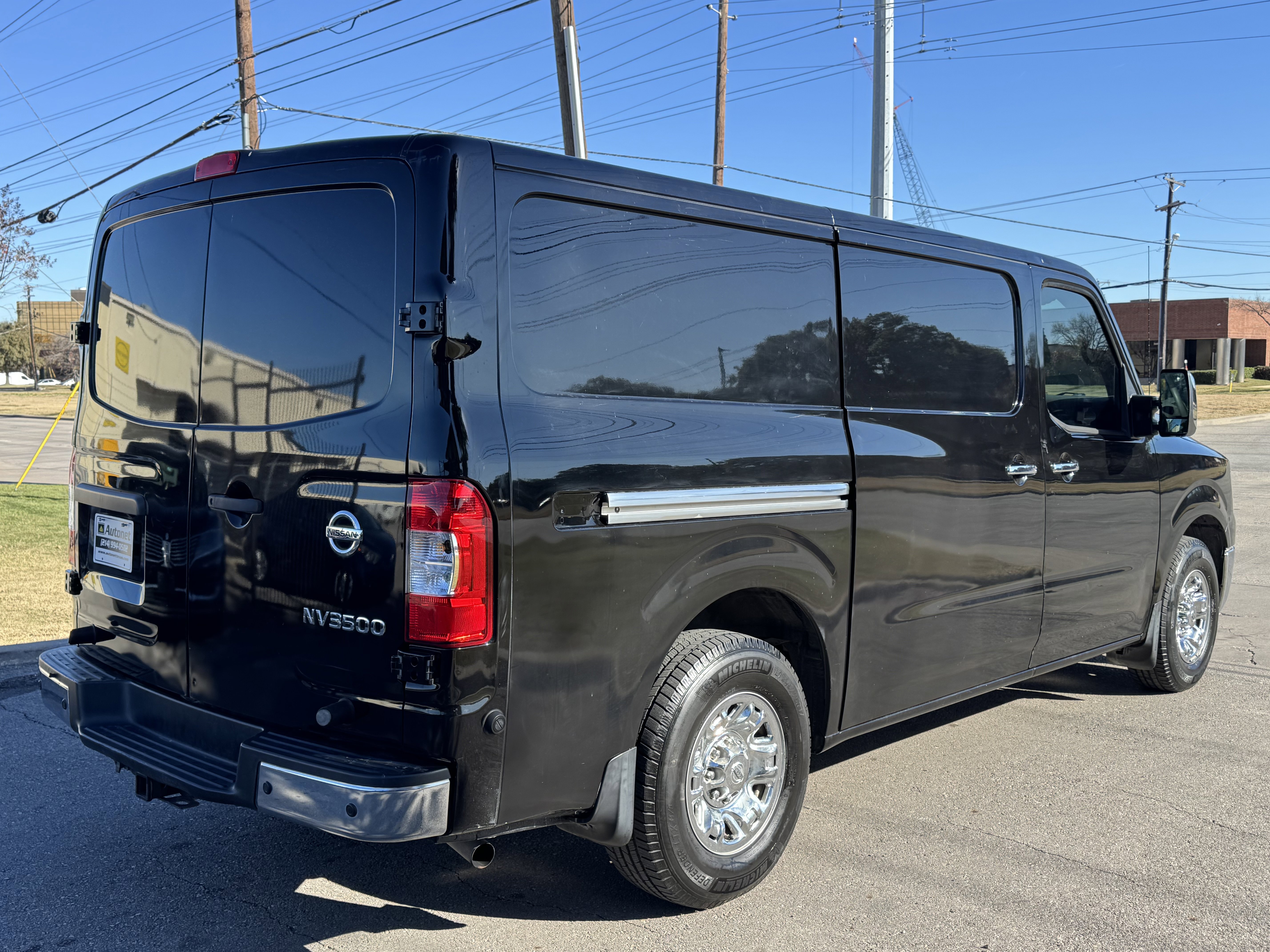 Used 2018 Nissan NV 3500 SL w/ Navigation Package image 6