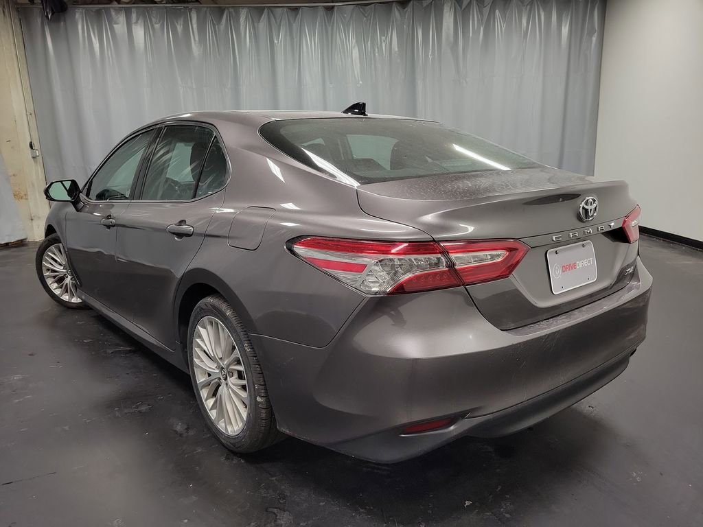 Used 2020 Toyota Camry XLE image 6