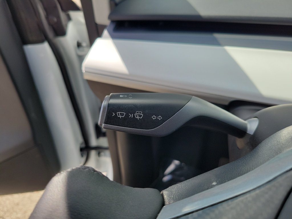 Used 2024 Tesla Model Y Long Range AWD/4WD image 30