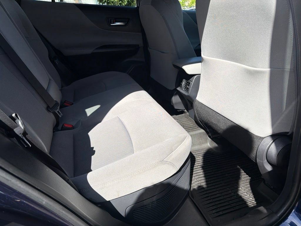 Used 2023 Toyota Venza LE AWD/4WD image 14