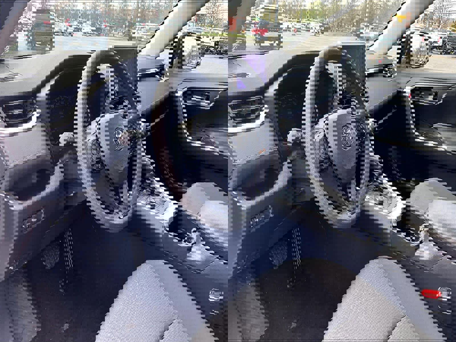 Used 2025 Toyota RAV4 XLE AWD/4WD image 8