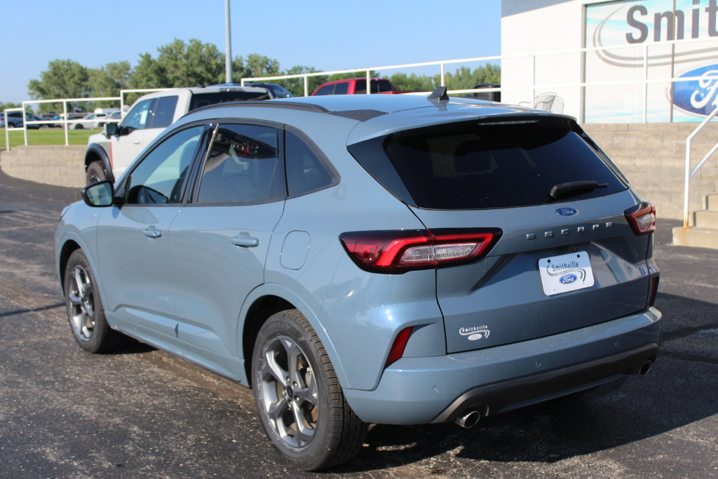 Used 2024 Ford Escape ST-Line w/ Tech Pack #1 FWD image 4