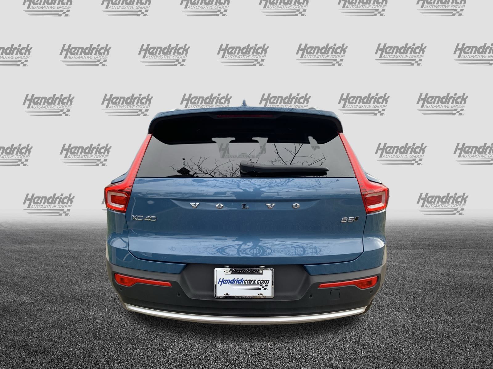 Used 2025 Volvo XC40 B5 Core image 9