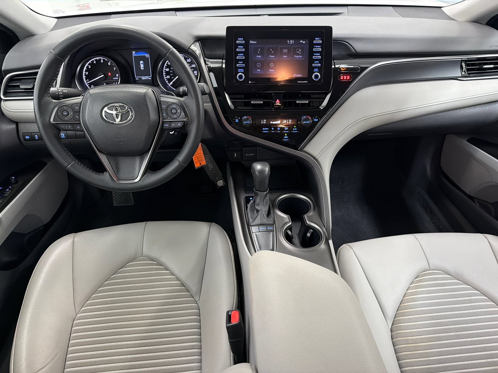 Used 2024 Toyota Camry SE FWD image 14