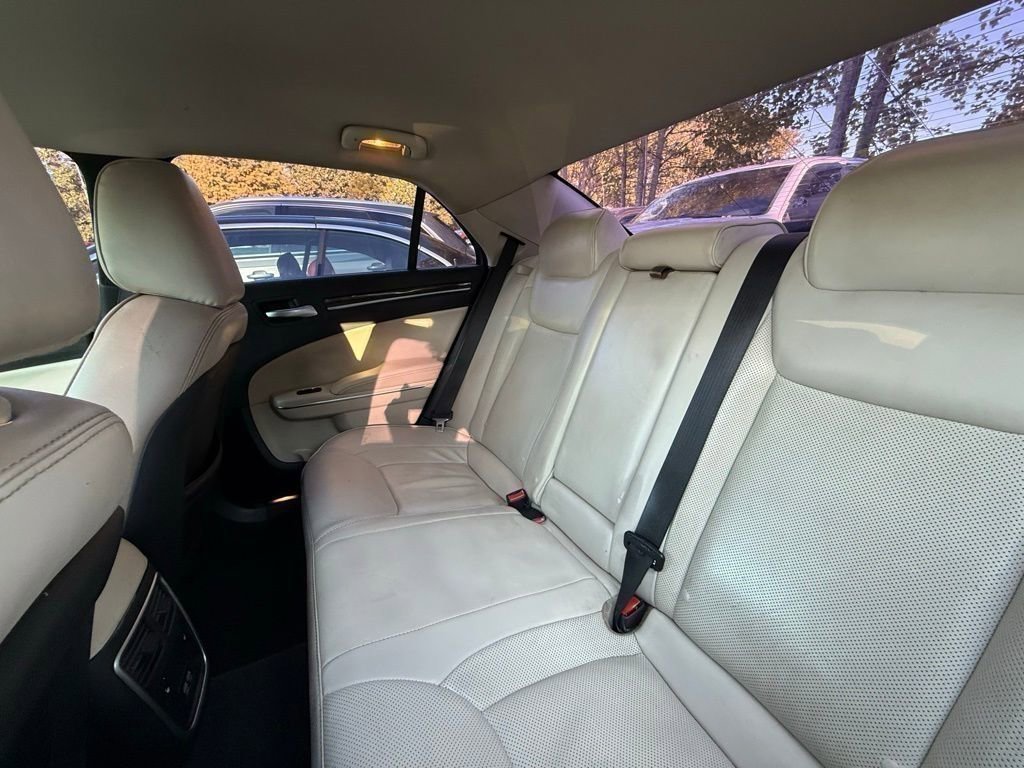 Used 2018 Chrysler 300 Limited image 27