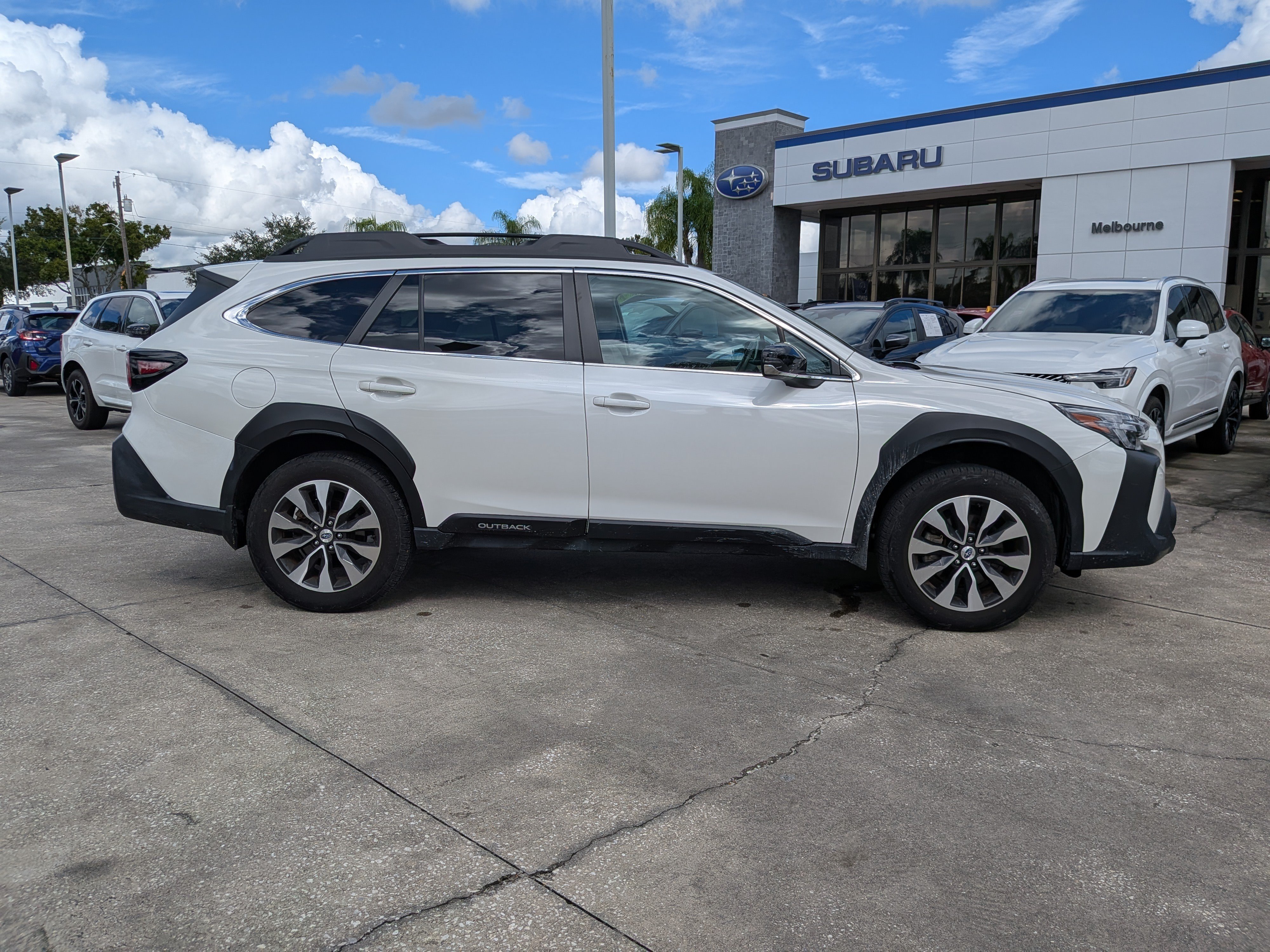 Certified 2024 Subaru Outback Limited AWD/4WD image 3