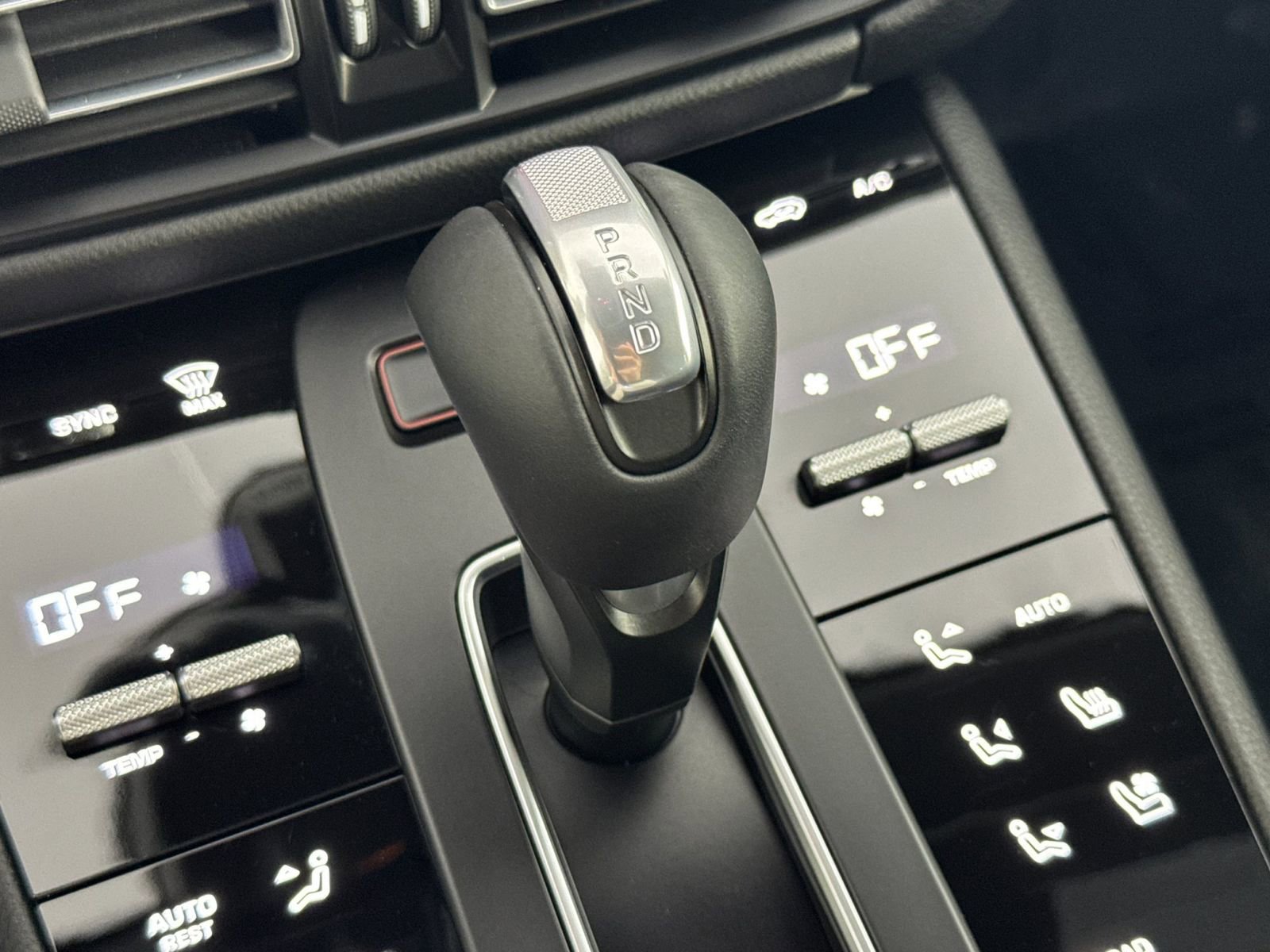 Certified 2025 Porsche Macan image 26