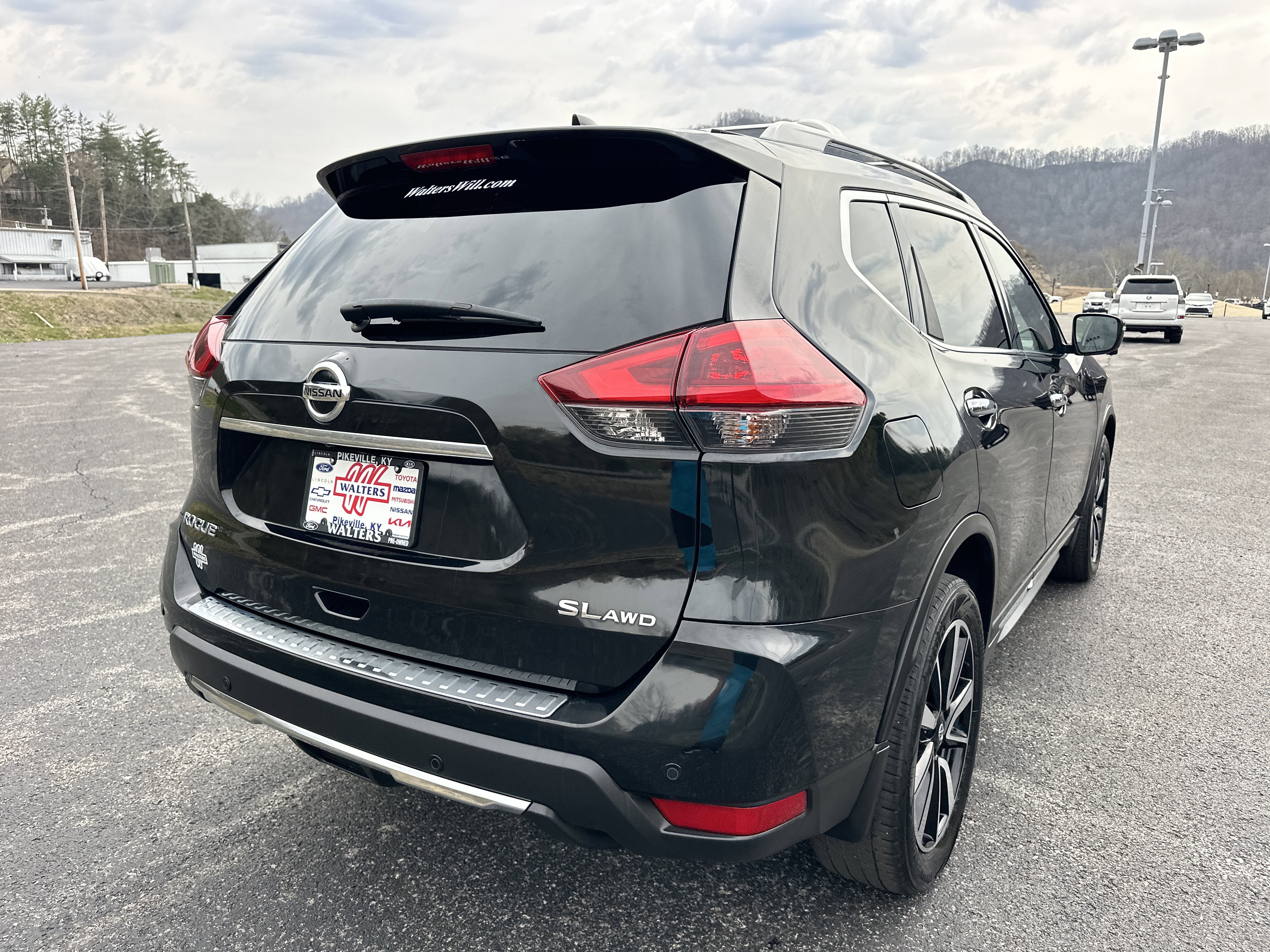 Used 2020 Nissan Rogue SL w/ Premium Package image 3