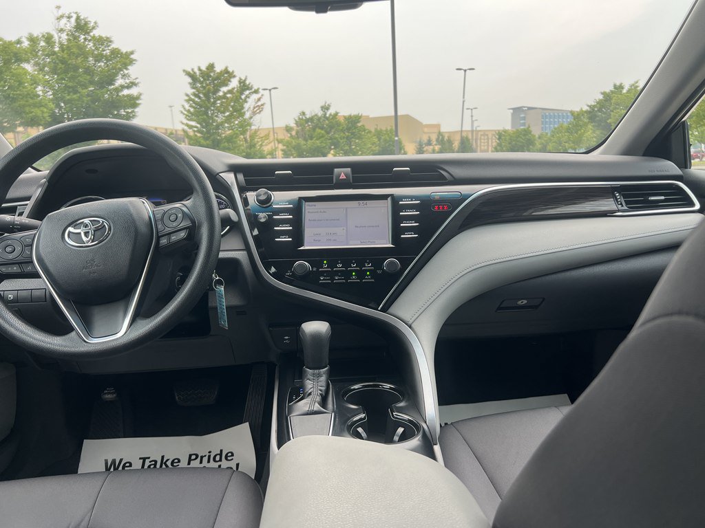 Used 2018 Toyota Camry LE FWD image 19
