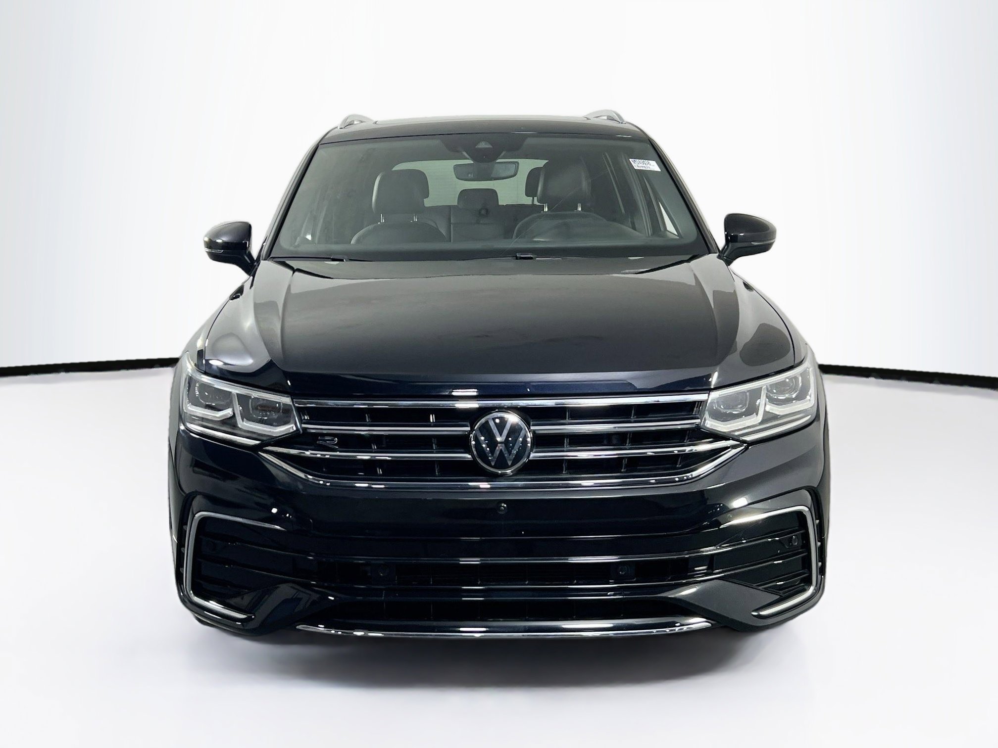 Used 2022 Volkswagen Tiguan SEL R-Line AWD/4WD image 2