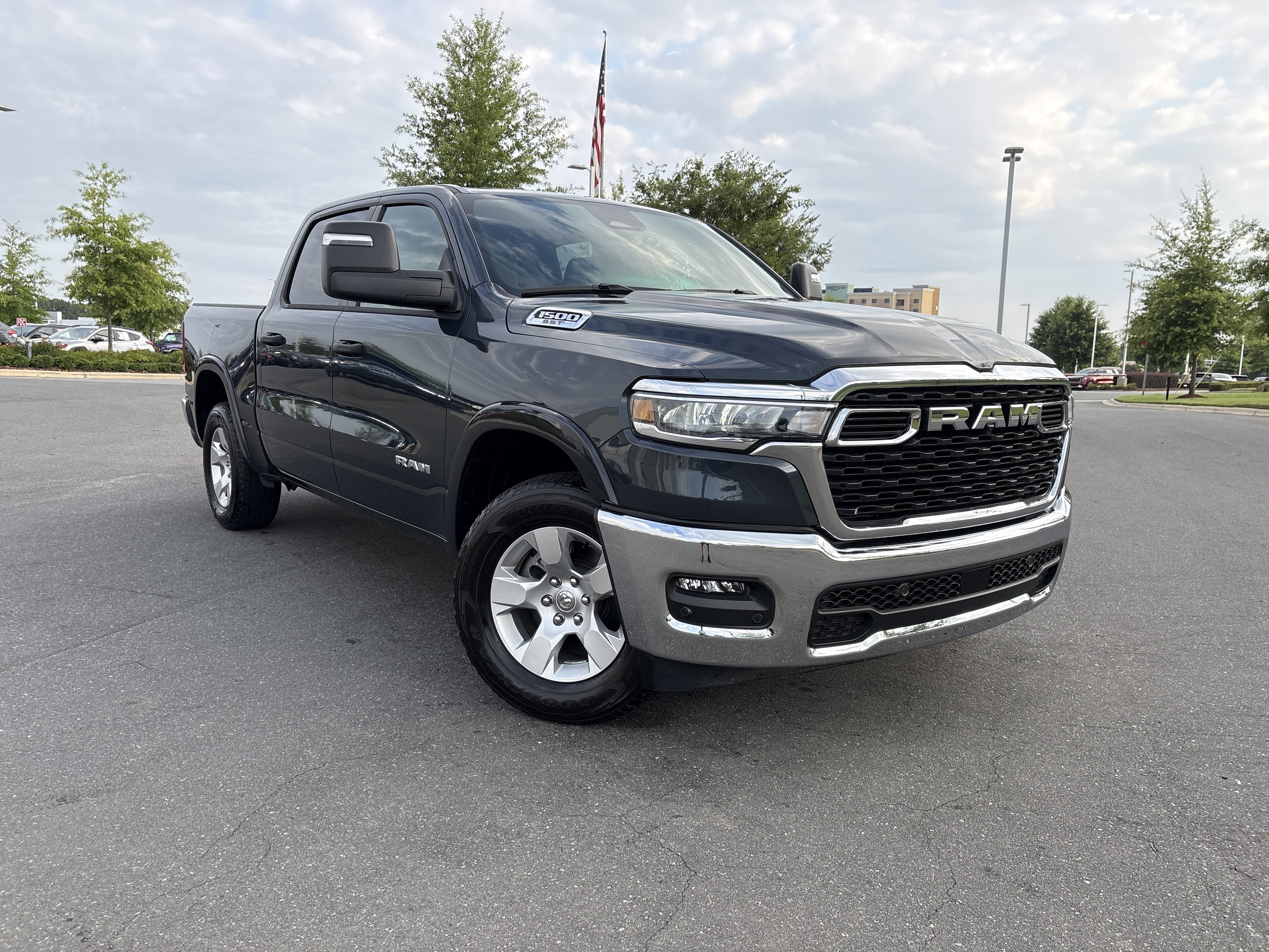 Used 2025 RAM 1500 Big Horn AWD/4WD image 2