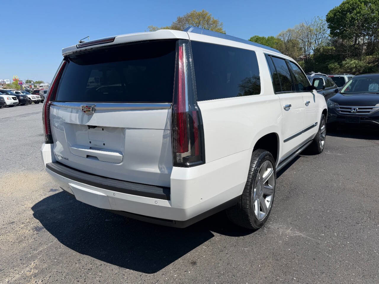 Used 2017 Cadillac Escalade ESV Premium Luxury image 10