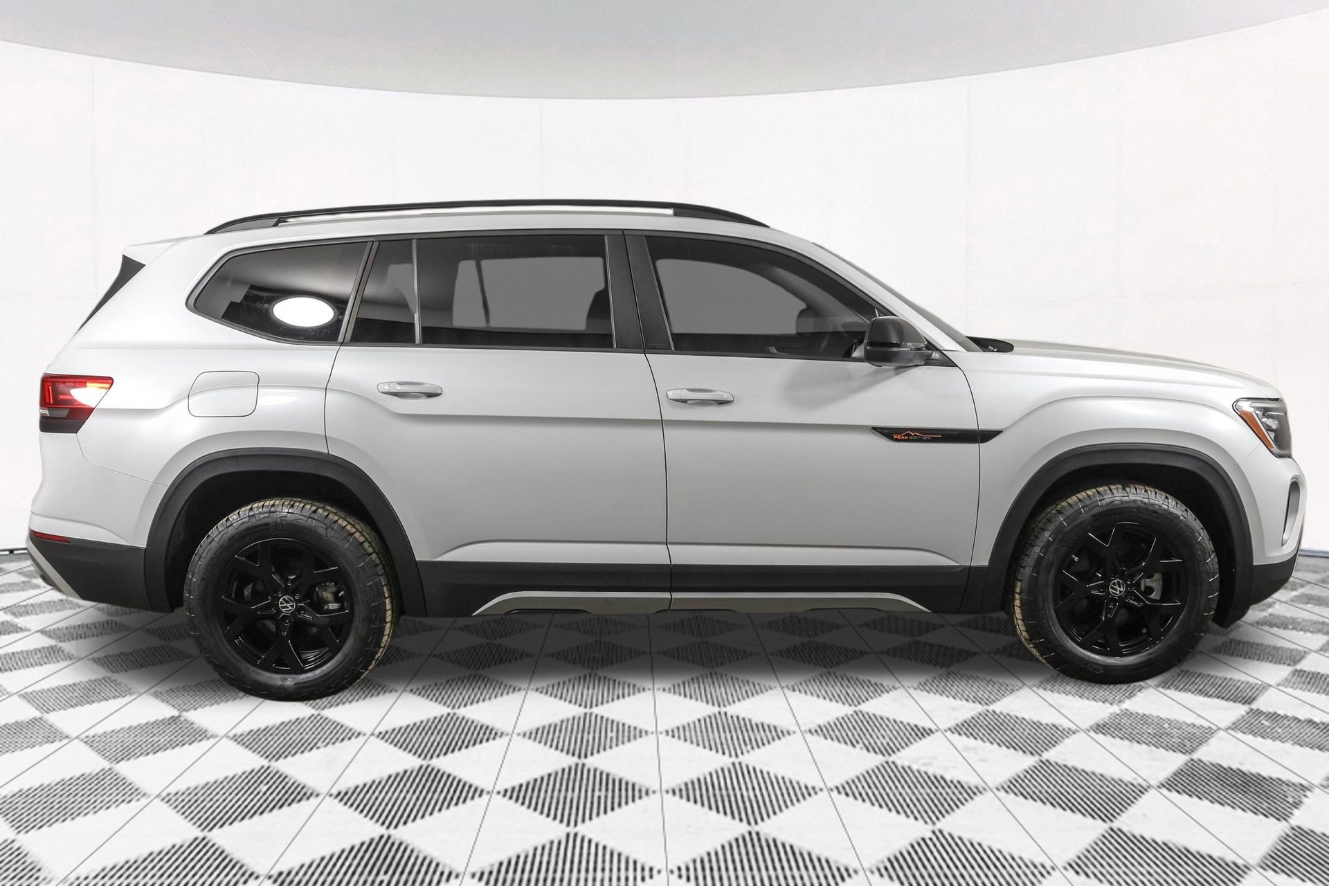 Used 2024 Volkswagen Atlas Peak Edition SEL image 17