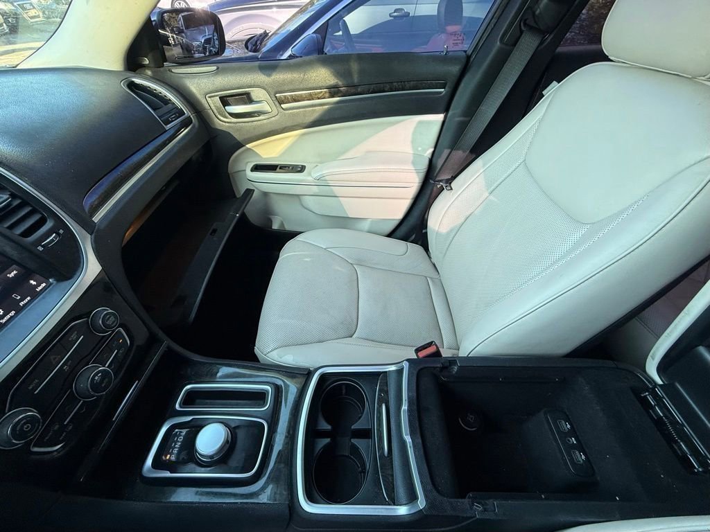 Used 2018 Chrysler 300 Limited image 18