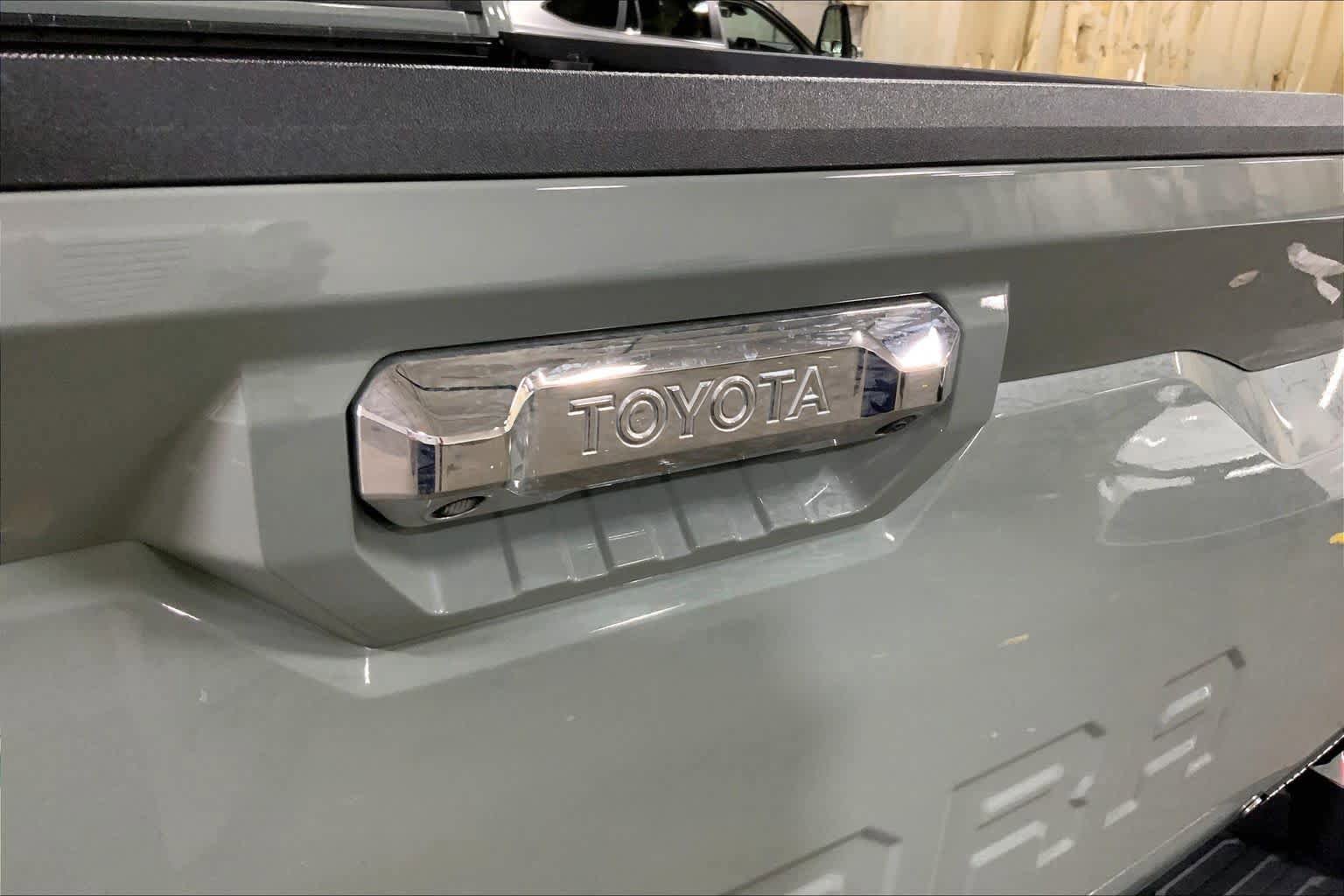 Certified 2025 Toyota Tundra Limited AWD/4WD image 31