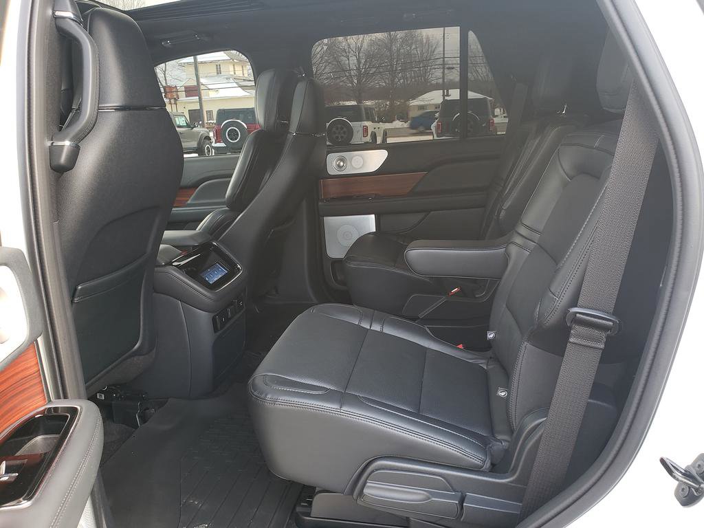 Used 2024 Lincoln Navigator Reserve image 12
