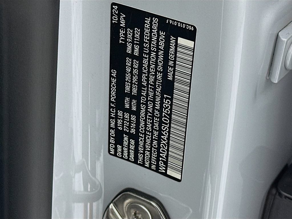 Certified 2025 Porsche Macan Electric RWD image 35