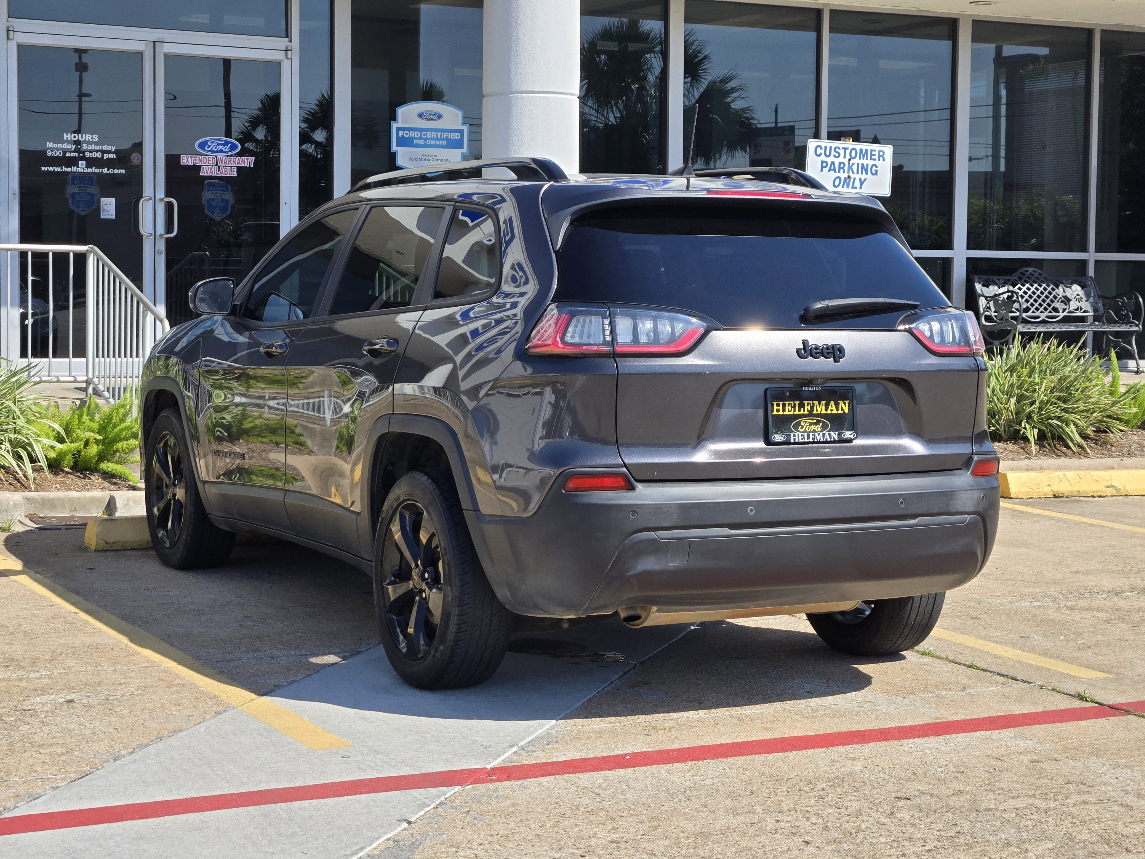 Used 2020 Jeep Cherokee Latitude Plus FWD image 3