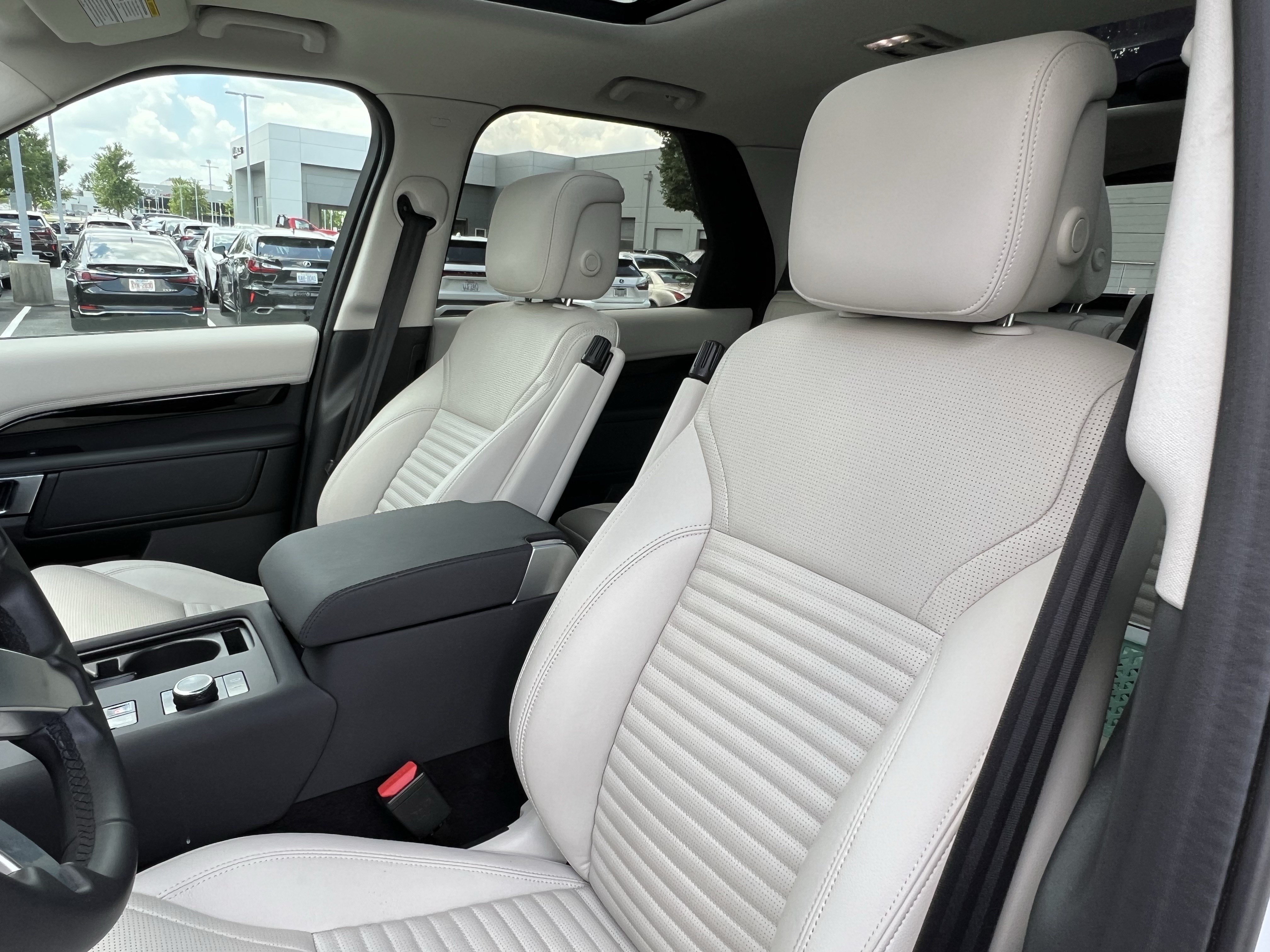 Used 2024 Land Rover Discovery S AWD/4WD image 16