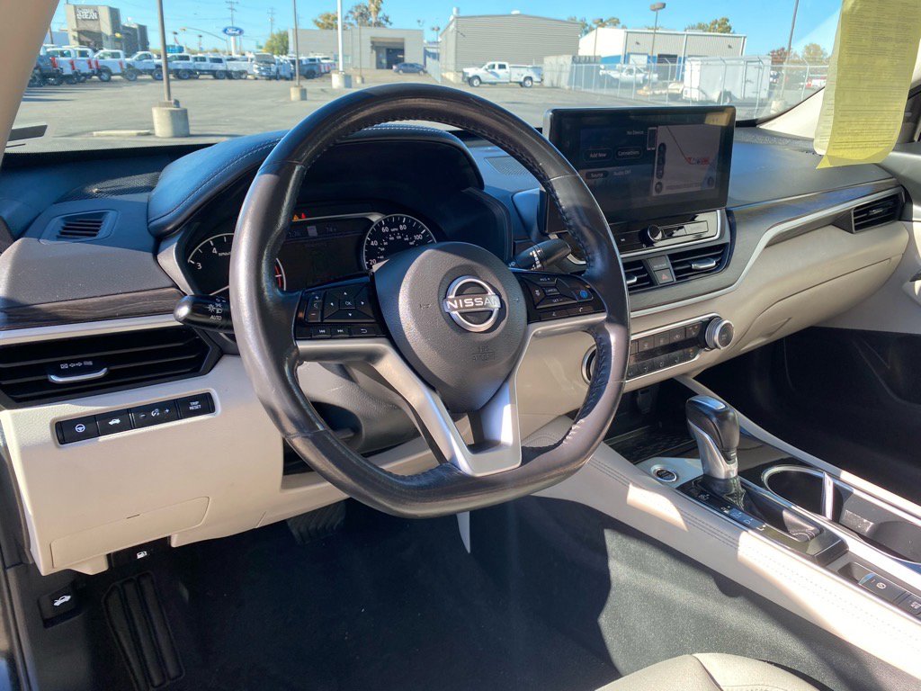 Used 2023 Nissan Altima 2.5 SV w/ SV Premium Package image 32
