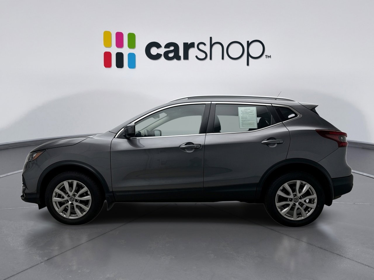 Used 2022 Nissan Rogue Sport SV image 2