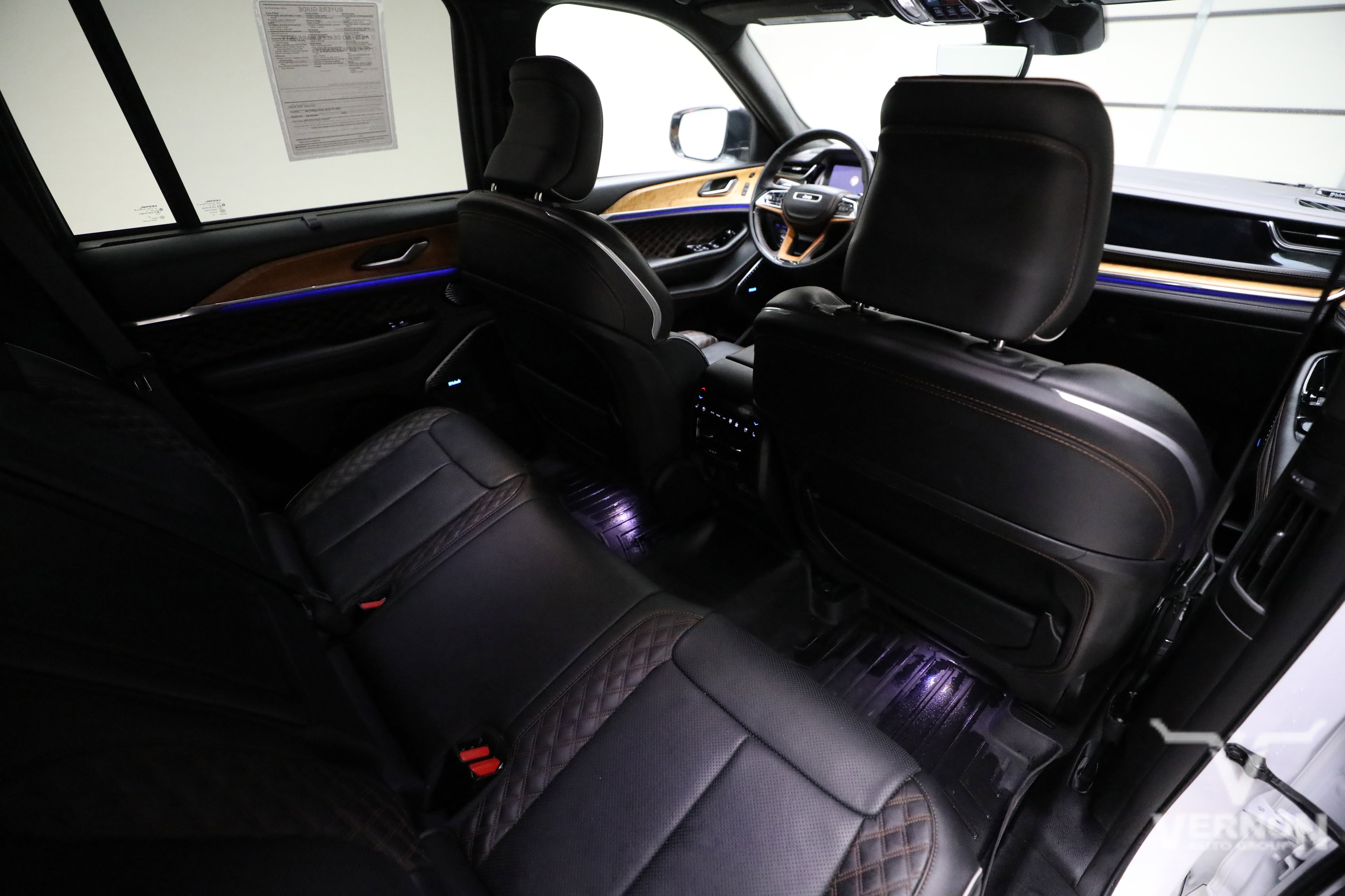 Used 2023 Jeep Grand Cherokee Summit AWD/4WD image 12