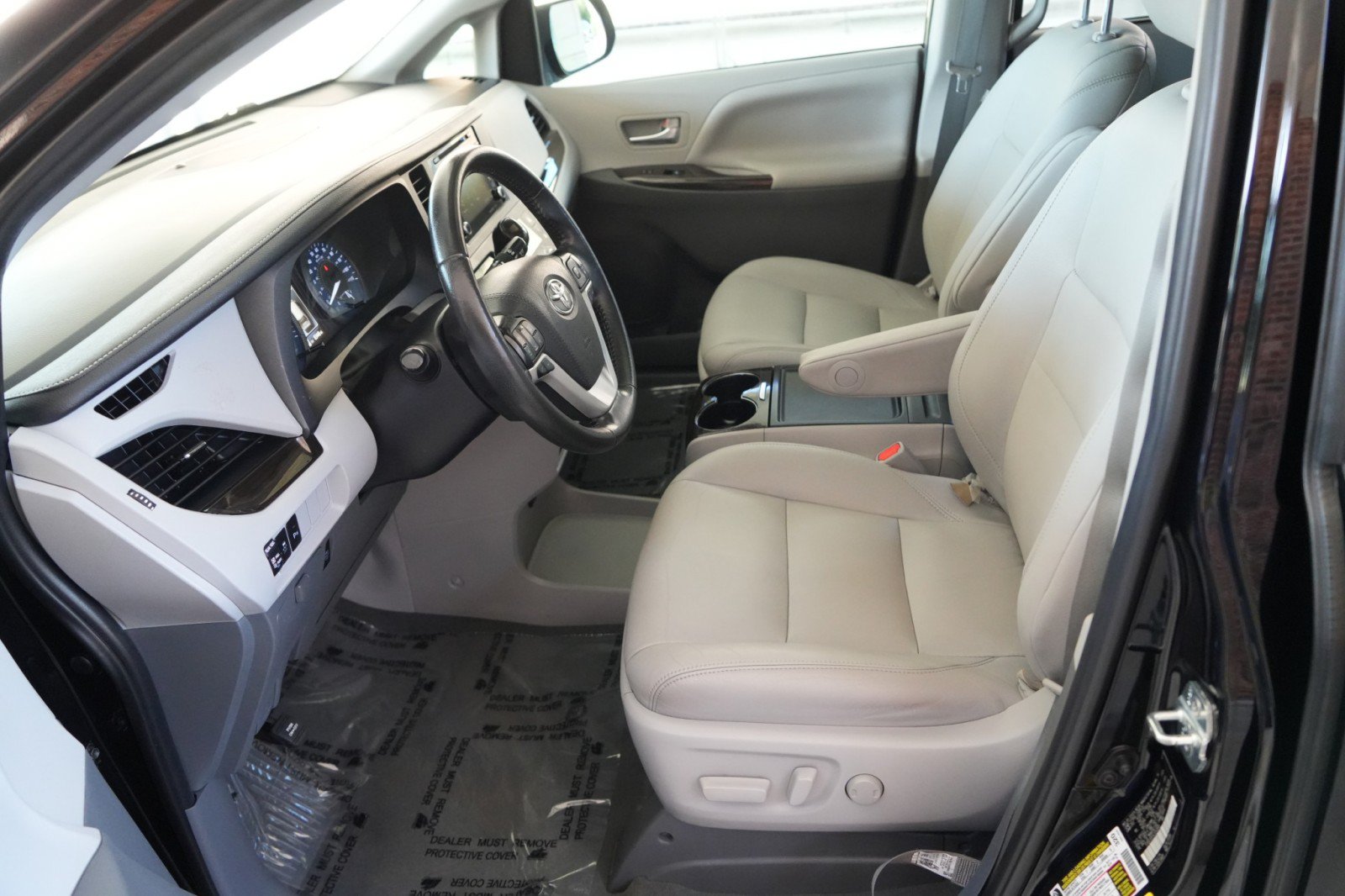 Used 2020 Toyota Sienna XLE Premium AWD/4WD image 26