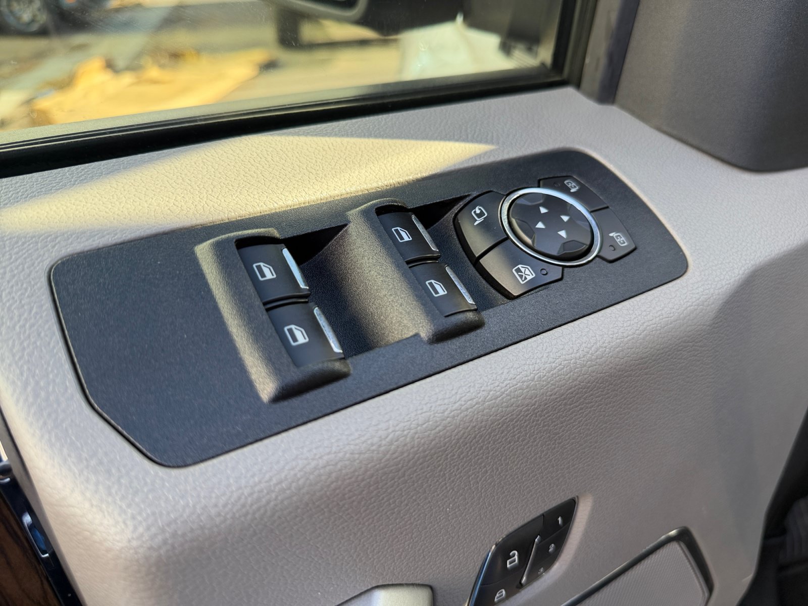 Used 2019 Ford F150 Lariat w/ Equipment Group 502A Luxury AWD/4WD image 20