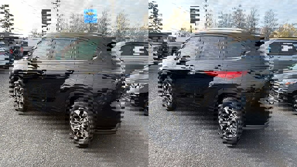 Used 2022 Toyota Highlander XLE image 7