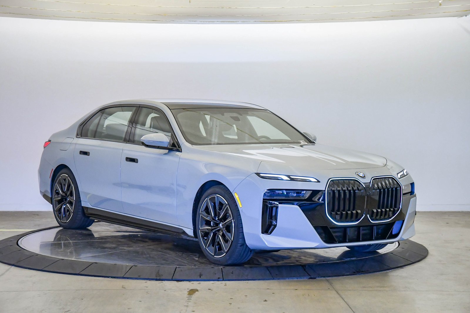 New 2026 BMW 750e xDrive AWD/4WD image 5