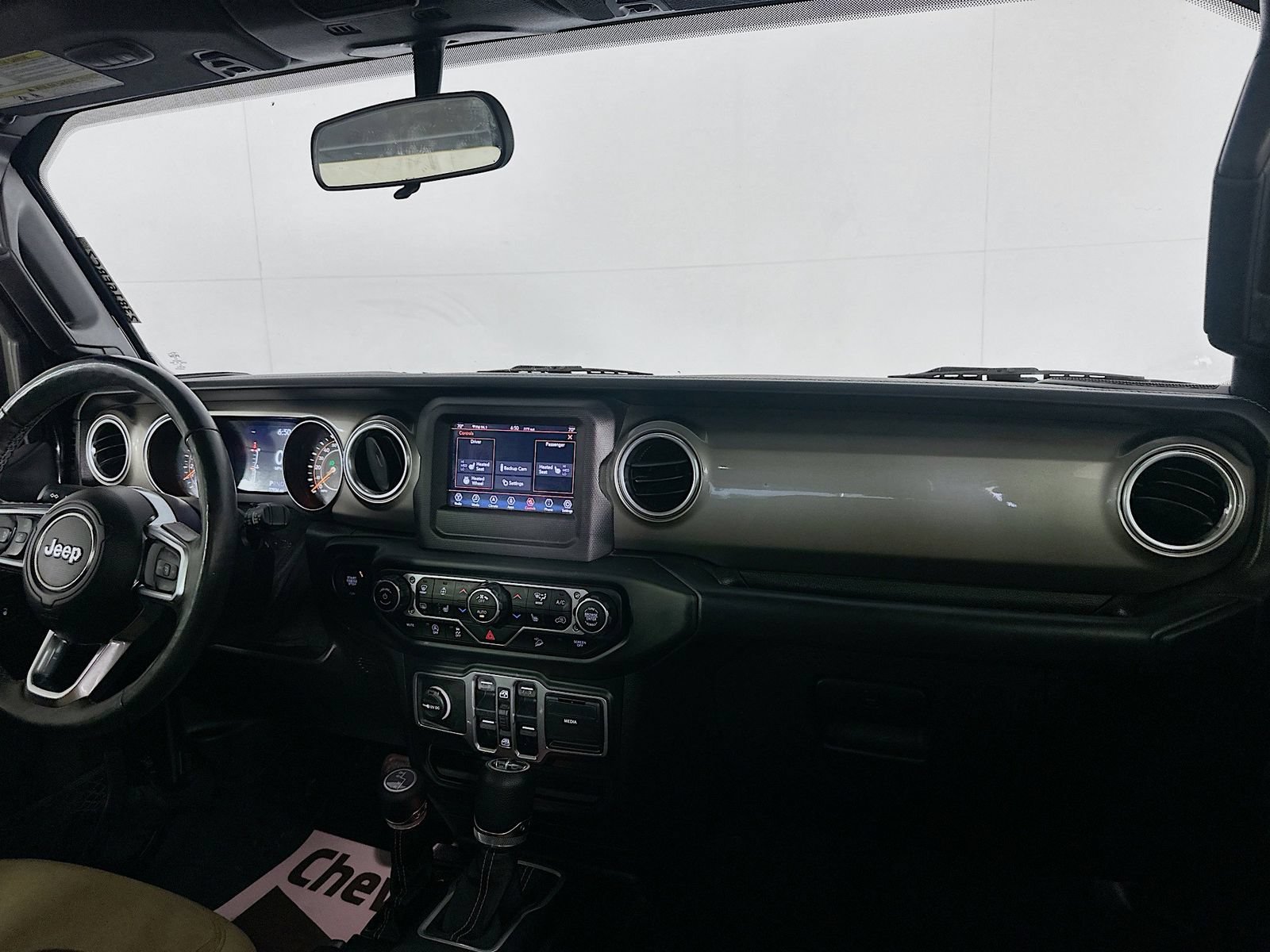 Used 2018 Jeep Wrangler Unlimited Sahara w/ Cold Weather Group AWD/4WD image 22