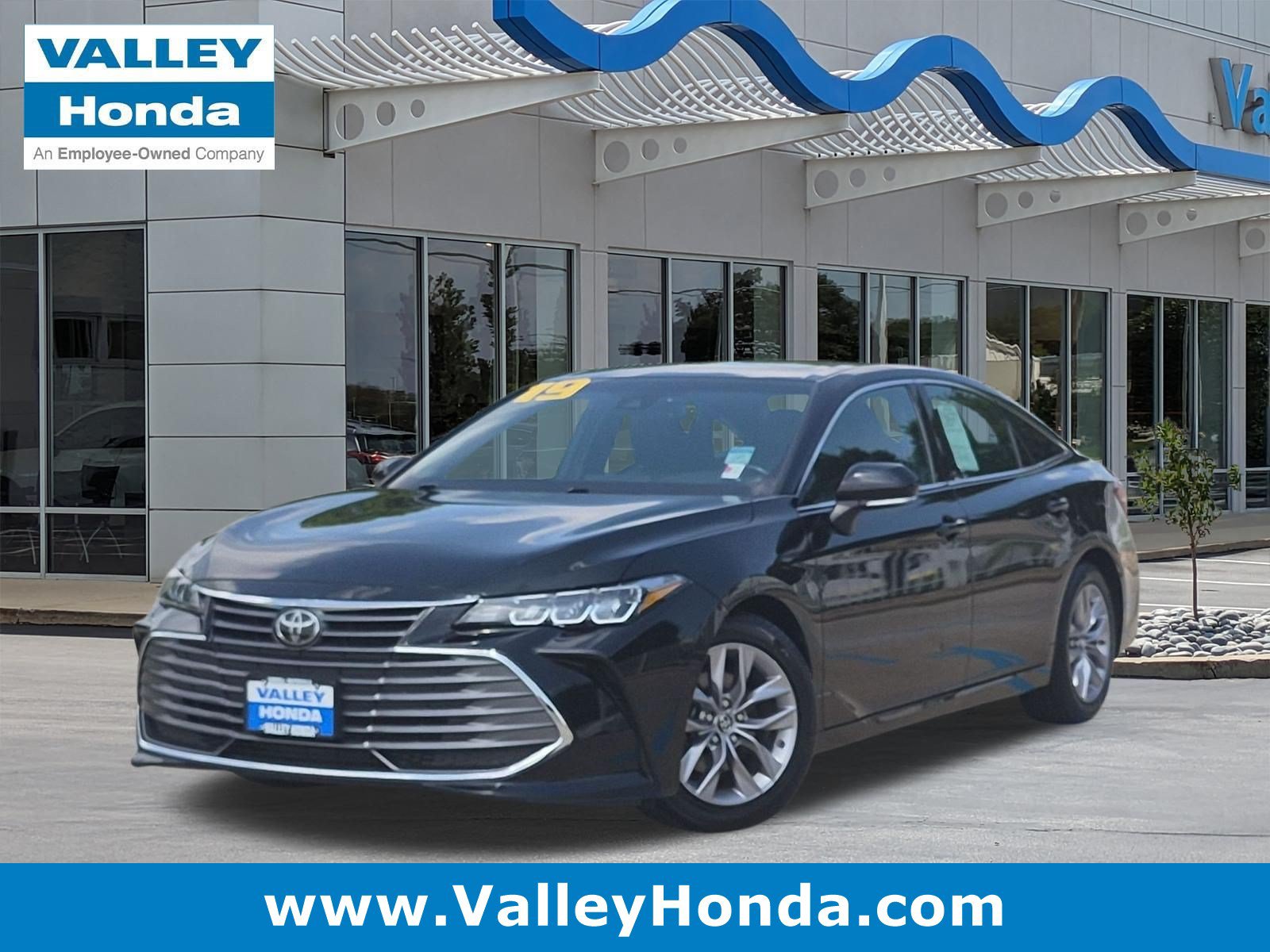 Used 2019 Toyota Avalon XLE w/ Moonroof Package