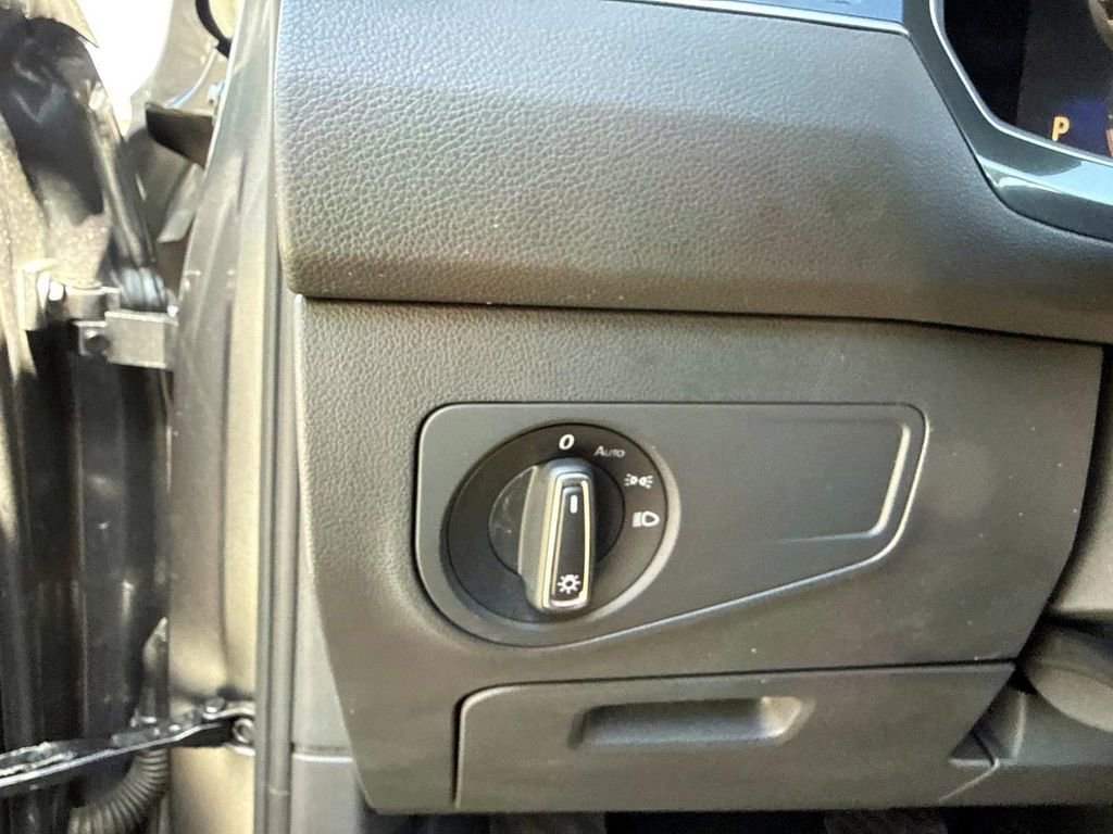 Used 2022 Volkswagen Tiguan SE AWD/4WD image 25