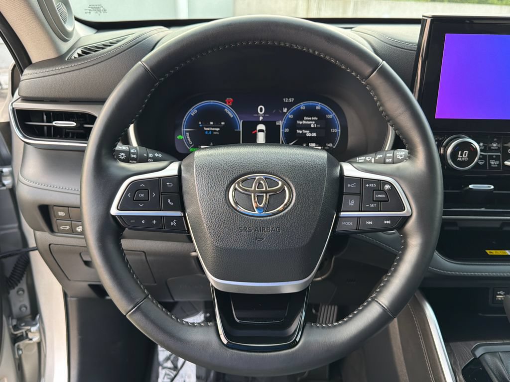 Used 2023 Toyota Highlander Limited AWD/4WD image 29