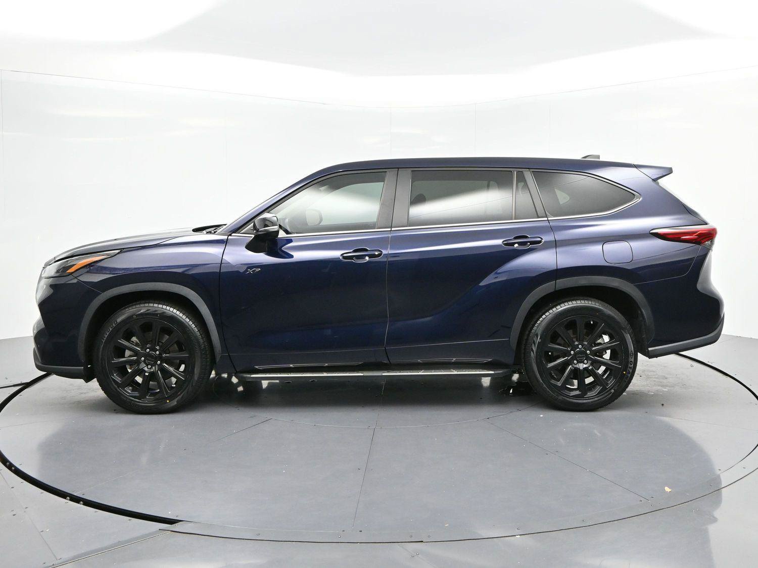 Used 2023 Toyota Highlander LE FWD image 4