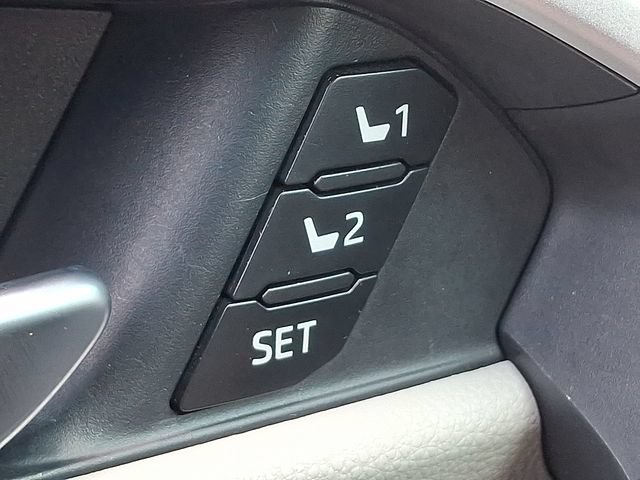Used 2021 Toyota RAV4 XLE Premium AWD/4WD image 24