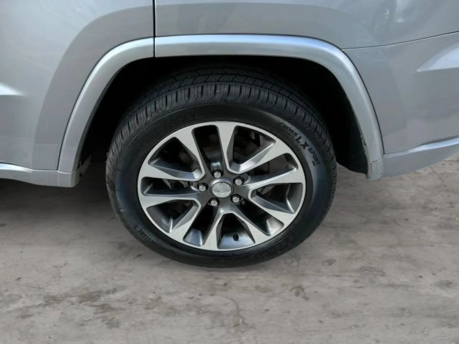 Used 2018 Jeep Grand Cherokee Overland AWD/4WD image 45
