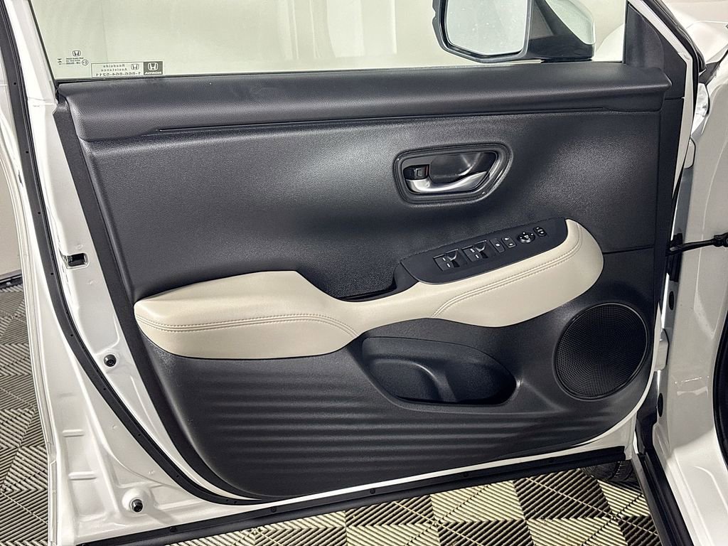 Certified 2025 Honda HR-V LX image 11