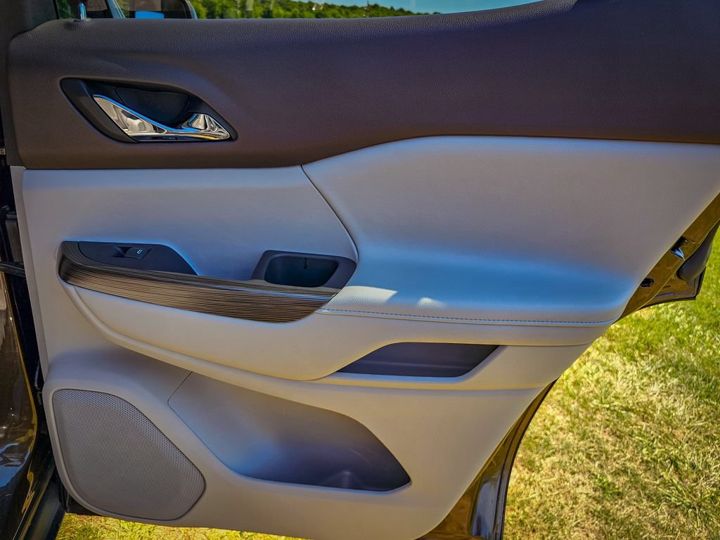 Used 2020 GMC Acadia SLT w/ LPO, Floor Liner Package FWD image 42