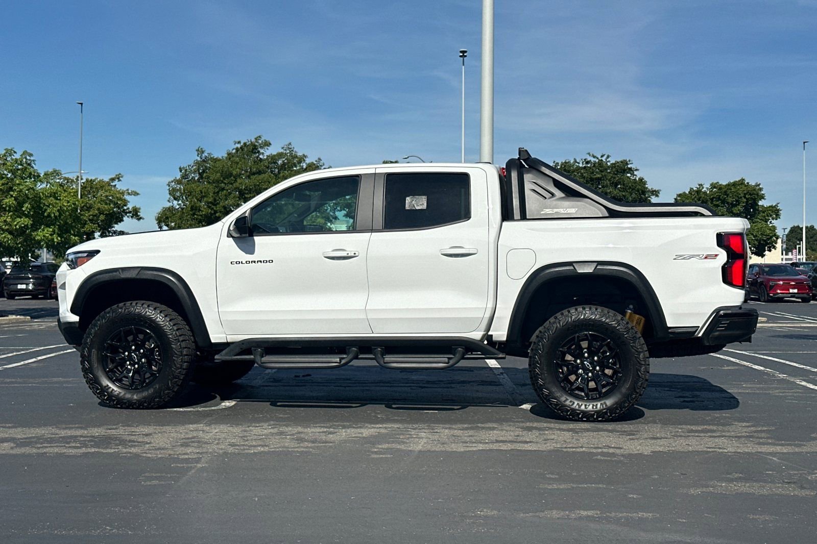 Used 2025 Chevrolet Colorado ZR2 w/ Midnight Edition AWD/4WD image 7