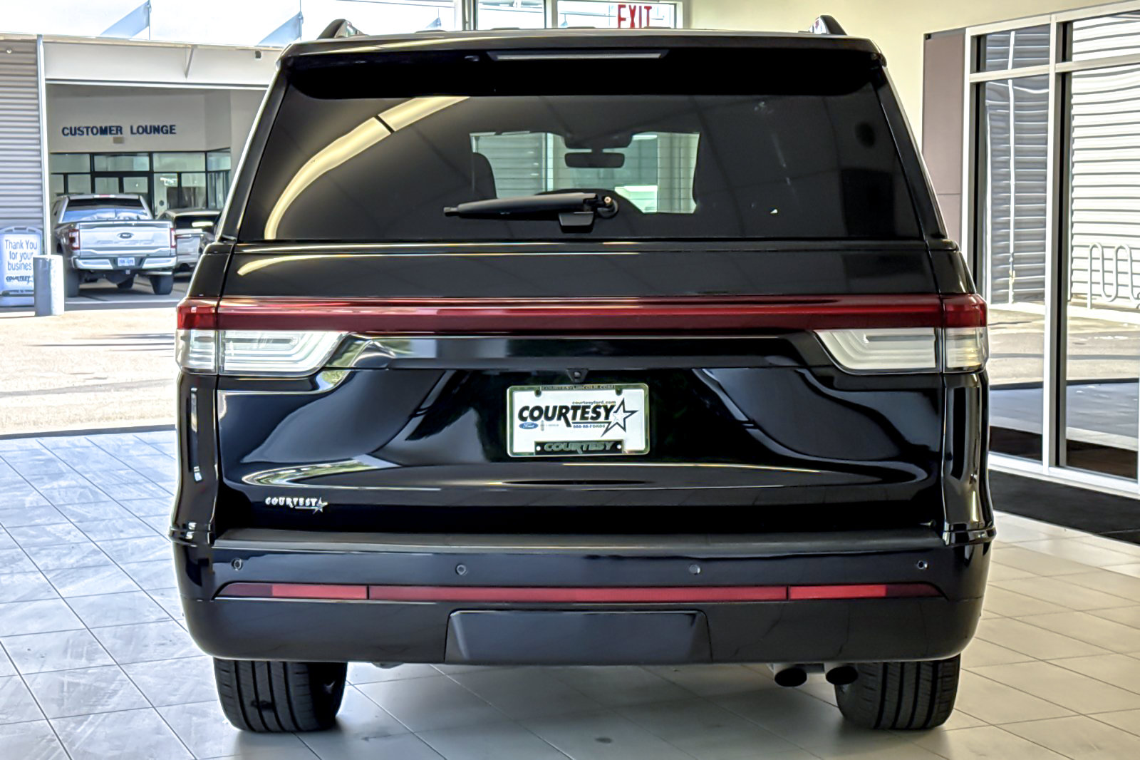 Certified 2023 Lincoln Navigator L Reserve AWD/4WD image 5