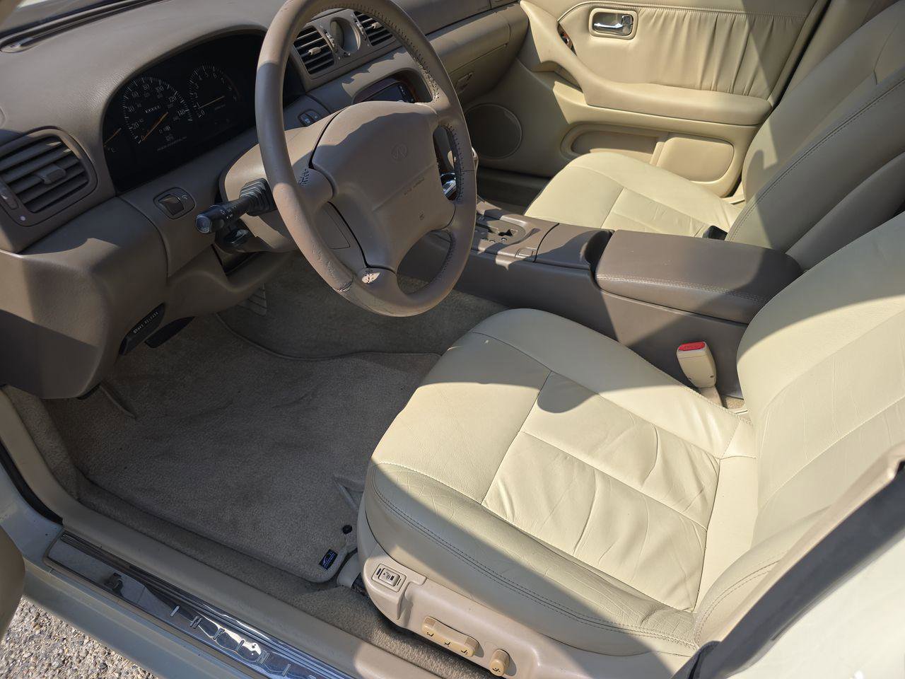 Used 1997 INFINITI J30 RWD image 4