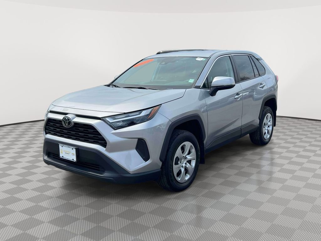 Used 2023 Toyota RAV4 LE AWD/4WD image 3