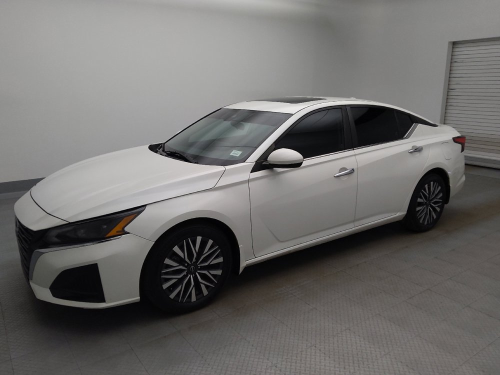 Used 2024 Nissan Altima 2.5 SV w/ SV Premium Package FWD image 2